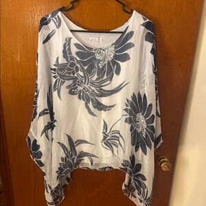 Vecceli Italy Floral Women's Blouse - White and Black